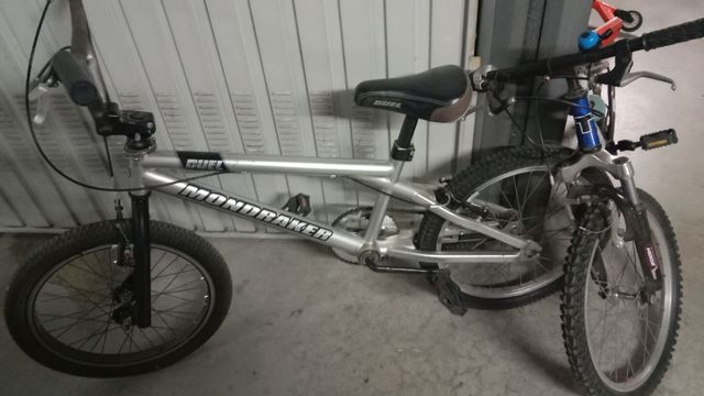 Bicicleta antigua más 2 bicicletas