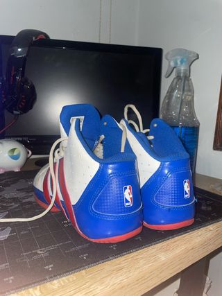 Zapatillas Adidas NBA - Talla 40