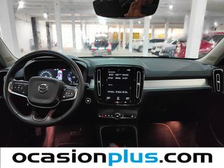 Volvo XC40 T3 Momentum Auto 120 kW (163 CV)