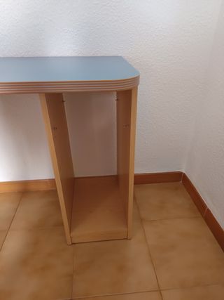 Escritorio azul y beige