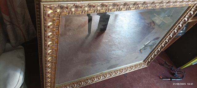 Espejo dorado antiguo