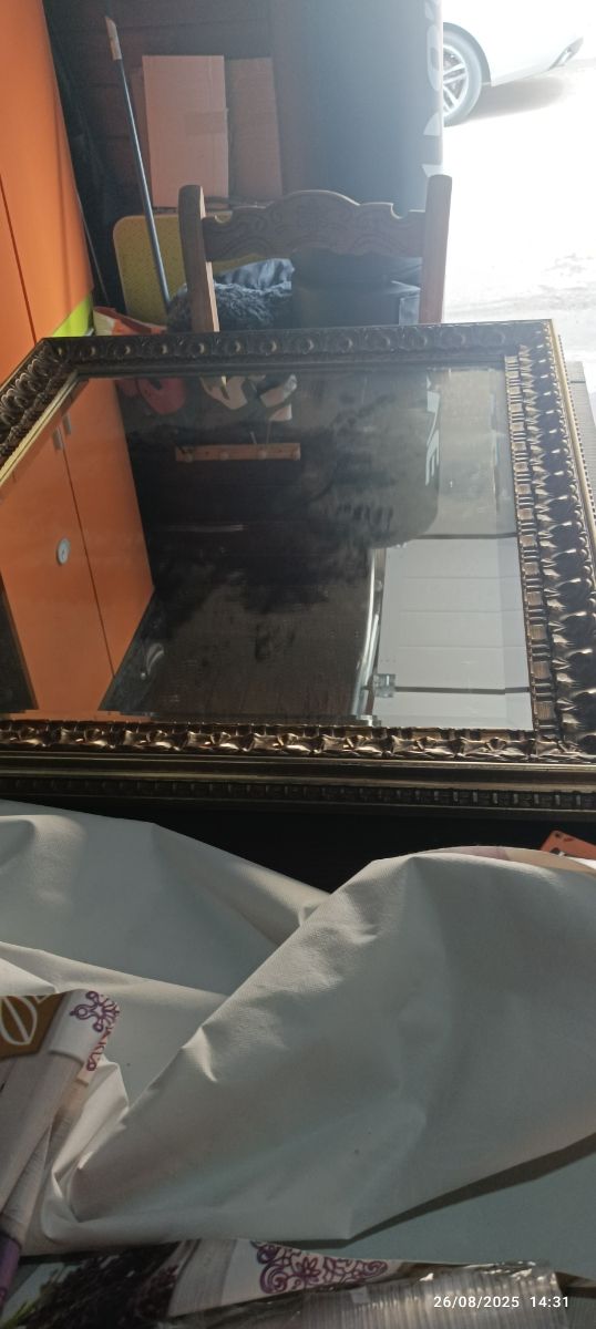 Espejo dorado antiguo