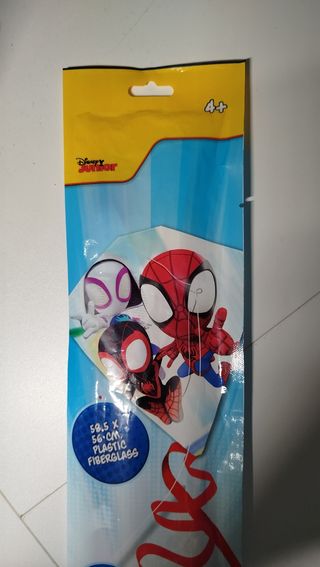 NUEVO - Cometa SPIDERMAN plástico con mango e hilo