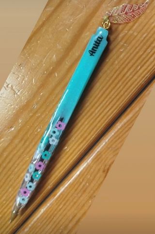 Bolígrafos recargables de resina personalizados. 