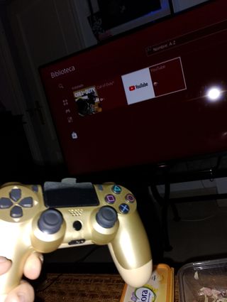 PS4 (PlayStation 4) dorada - 2 mandos