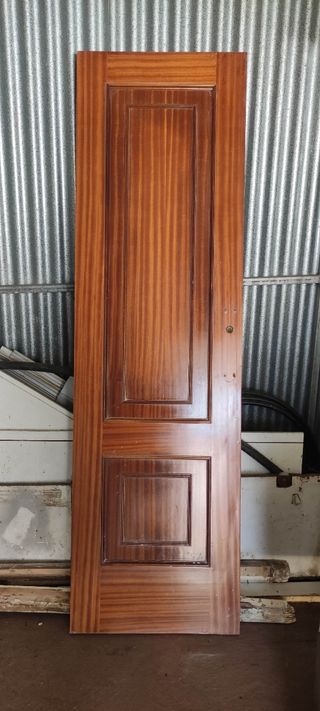 Puerta Sapelly 62 - Izquierda
Sin manilla.