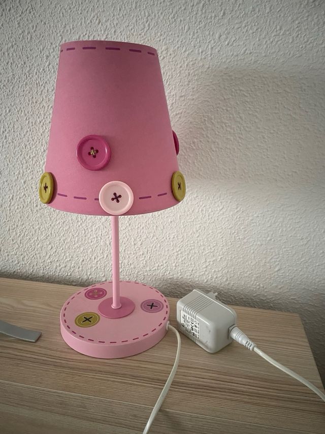 Lámpara infantil rosa con botones