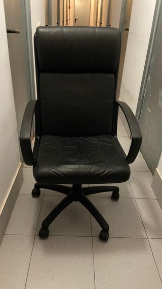 Silla oficina giratoria piel negra
