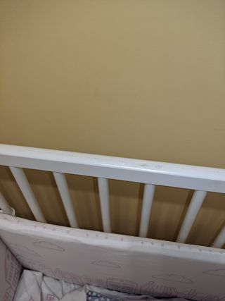 Cuna bebé Ikea + colchón y sábanas.
