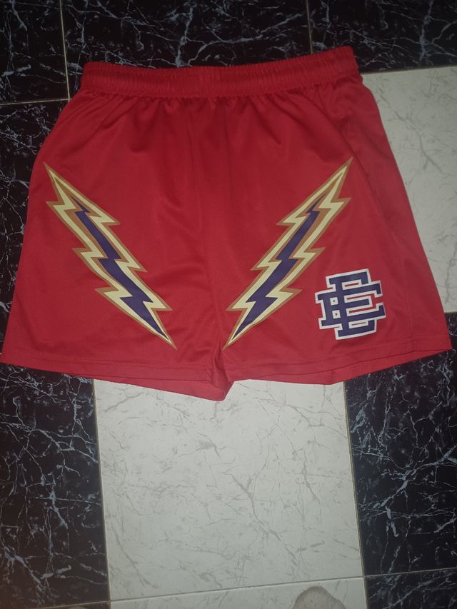 pone talla l pero es mas una s