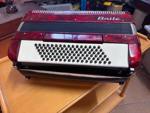 Acordeón antiguo Bailo