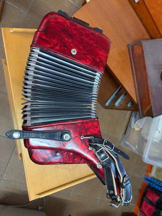 Acordeón antiguo Bailo