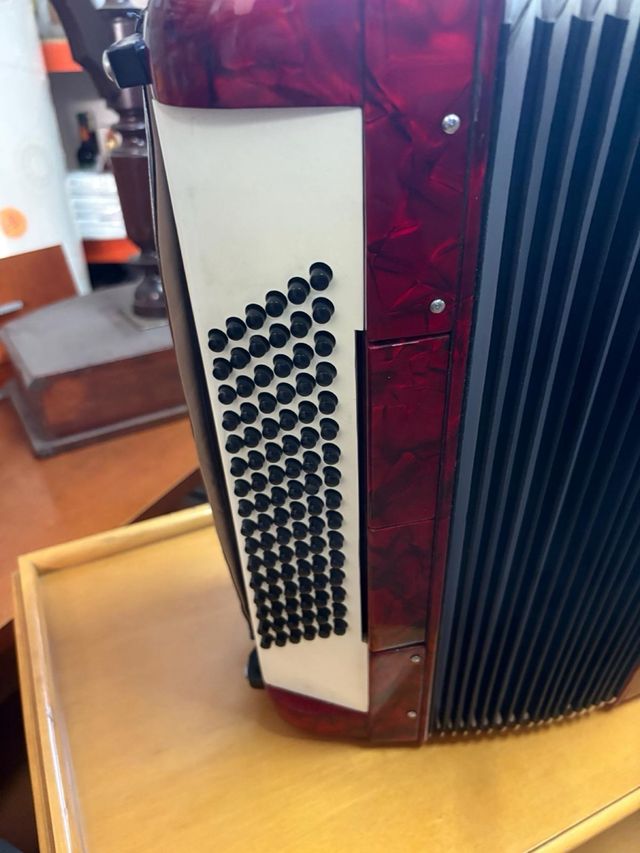 Acordeón antiguo Bailo