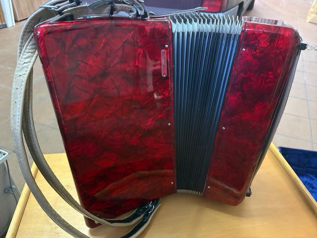 Acordeón antiguo Bailo