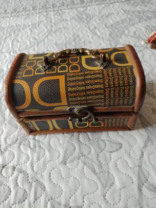 Joyero baúl vintagetiene 16 cnt de largo por 10 de