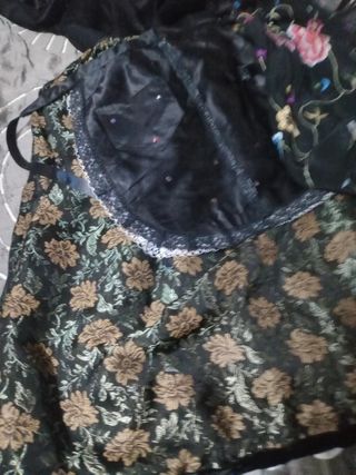 Traje baturra: falda, blusa, manto enaguas y delan