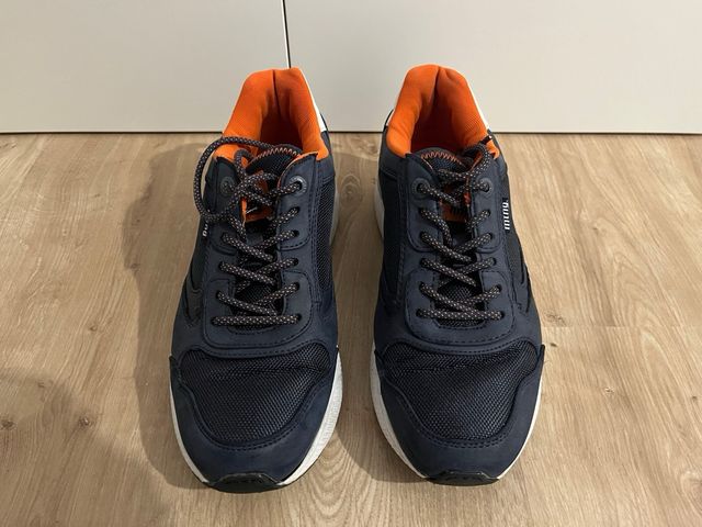 Zapatillas Mustang azules y naranjas