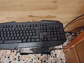 pc fisso piatto ultimo modello nuovo e completo