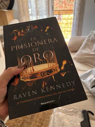 LA PRISIONERA DE ORO.
