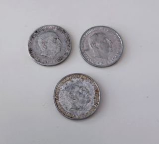 3 monedas de 50 céntimos.