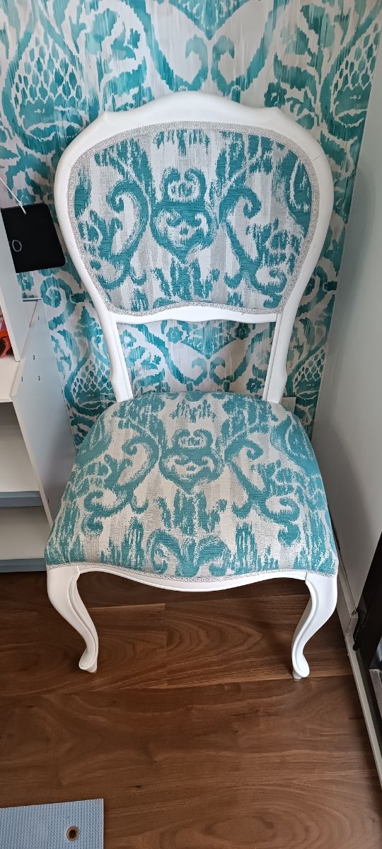 Mesa extensible y 6 sillas estilo Luis XV