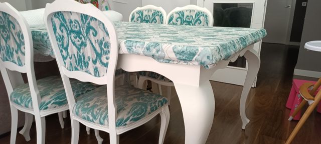 Mesa extensible y 6 sillas estilo Luis XV