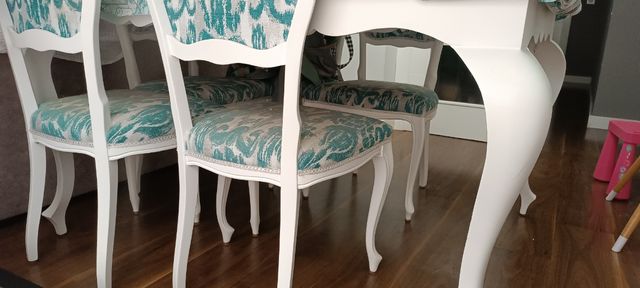 Mesa extensible y 6 sillas estilo Luis XV