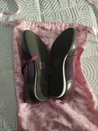 Zapatillas Nike negras y moradas de mujer