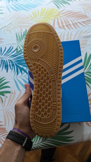Zapatillas Adidas Hand II azules.
