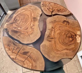 Tavolino in ulivo e resina