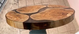 Tavolino in ulivo e resina