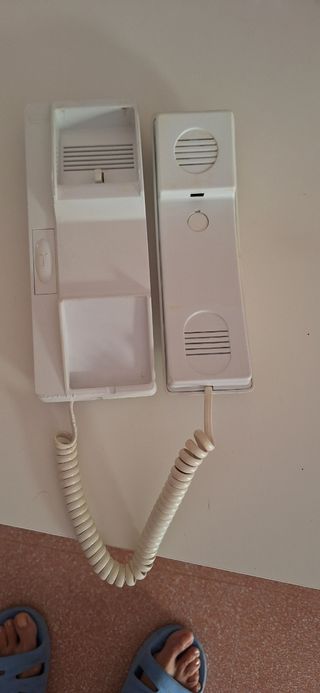Interfono blanco portería