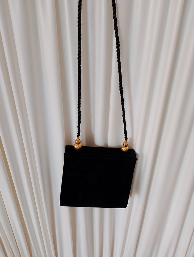 Bolso negro y dorado