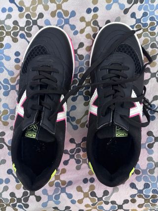 Zapatillas Munich - Indoor - Negras/Rosas