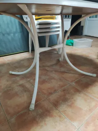 Mesa y 4 sillas terraza blancas