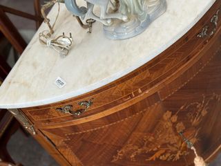 Mueble rinconera vintage de madera y mármol