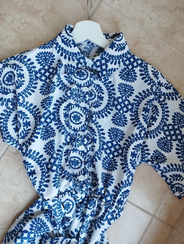 Mono corto blanco y azul