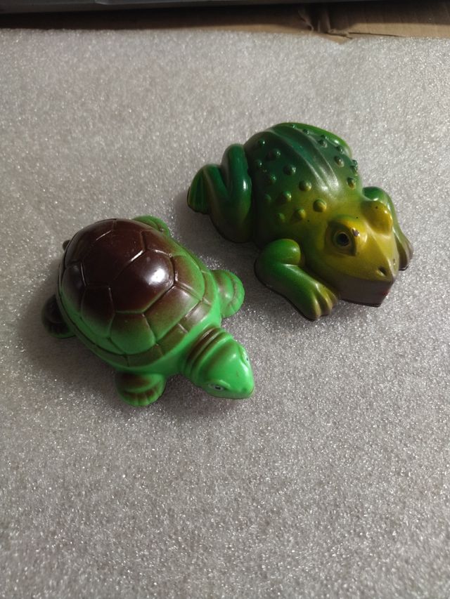 Giocattoli vintage: tartaruga e rana Hong Kong '80