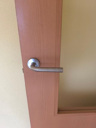 Puertas  vivienda con sus cercos y manillas