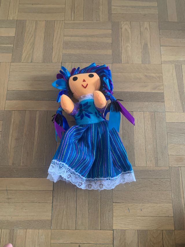 Muñeca artesanal mexicana