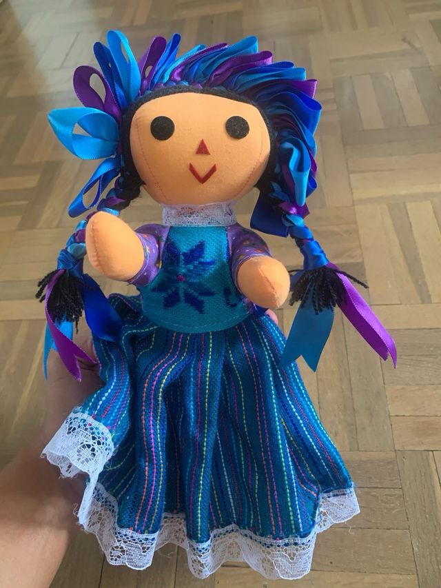 Muñeca artesanal mexicana