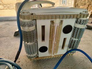 Dolphin Active 4 - Limpiafondos