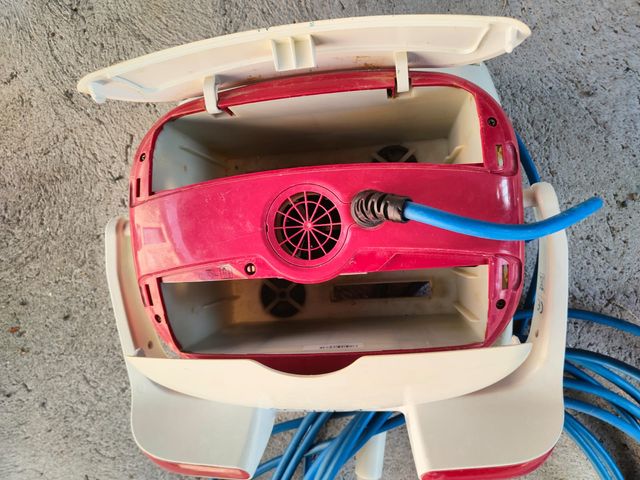 Dolphin Active 4 - Limpiafondos