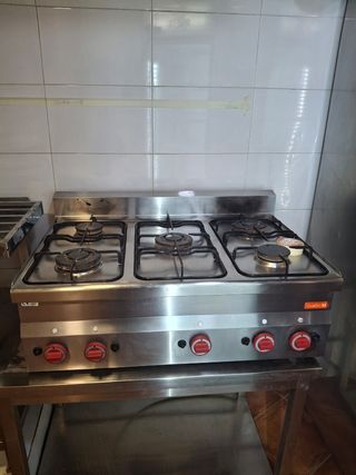 Cocina industrial 5 fuegos Gastrom