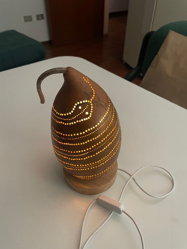 Lampada in zucca decorata