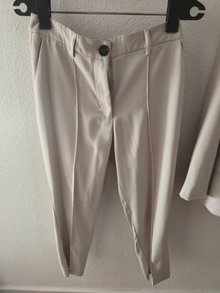 Traje chaqueta beige mujer