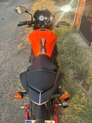 Kawasaki Z750 - Moto carretera naranja