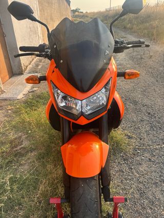 Kawasaki Z750 - Moto carretera naranja