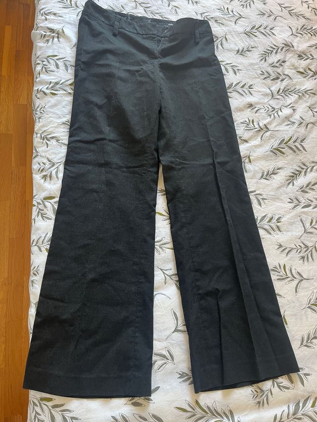 Pantalones negros acampanados