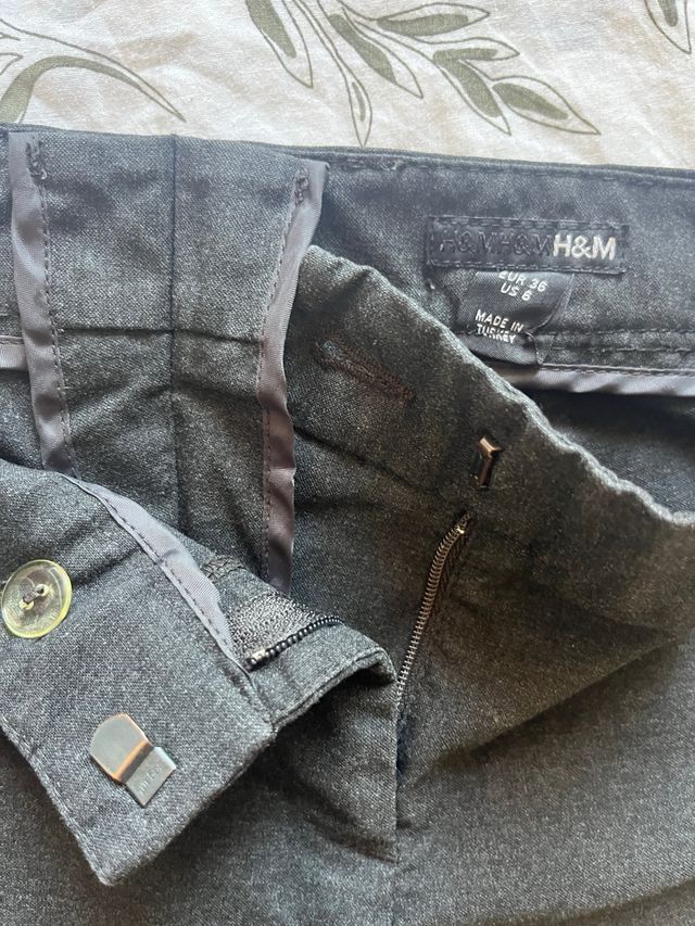 Pantalones negros acampanados